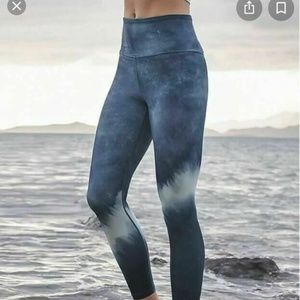 Athleta elation watercolor stripe 7/8 tight size medium